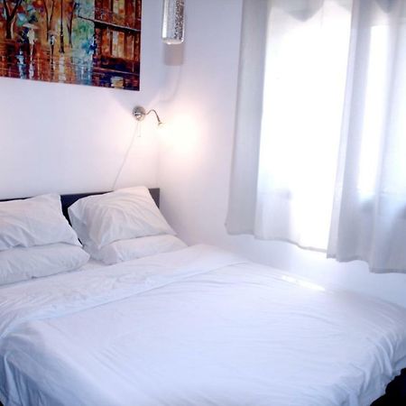 Central Apartment With Shelter Room -1 Bedroom & Living Room And Balcony Tel-Aviv Kültér fotó
